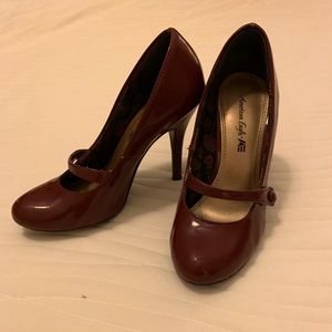 SALE Maroon close toed heels